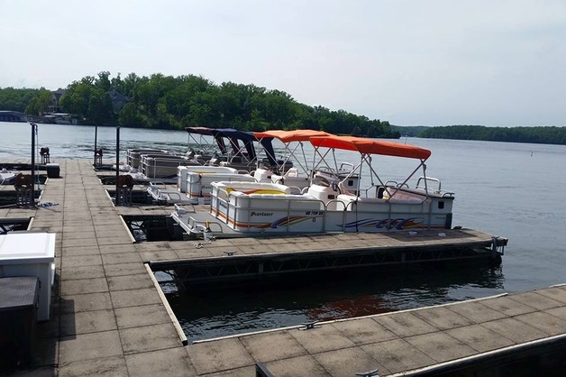 8 hour tritoon boat rental at Lake of the Ozarks